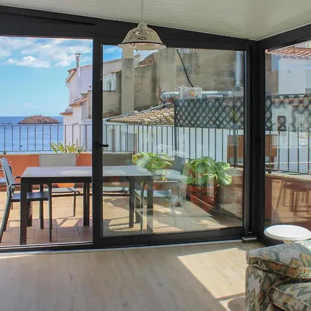 Apartment Awesome In Gerona With House Sea View